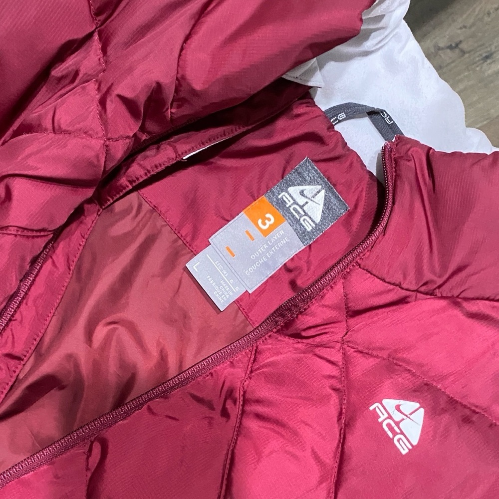 Nike ACG Women's Burgundy Puffer Jacket - Picture 13 of 13